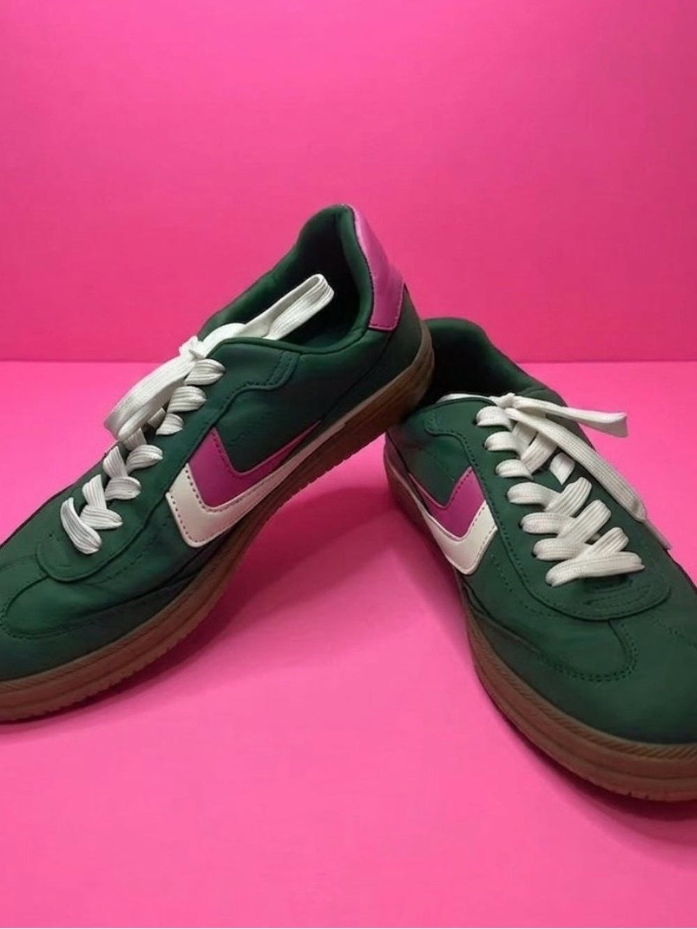 DV Dolce Vita
"Sybela" Fashion Sneakers size 9 Excellent condition!